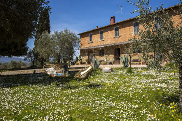 Peaceful retreat setting in Italy at a women’s creative and spiritual retreat